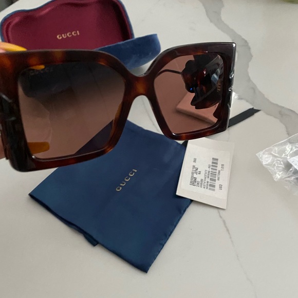 Authentic Gucci leaf oversized sunglasses